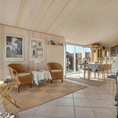 3 Bedroom Lovely In 別荘