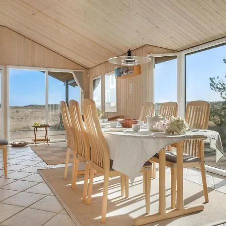 Дом отдыха 3 Bedroom Lovely In *