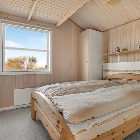 3 Bedroom Lovely In Holiday home