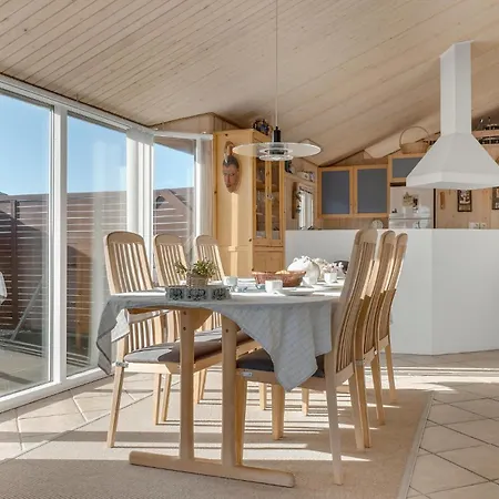 3 Bedroom Lovely In 別荘 *